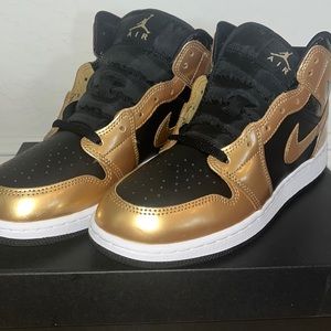Big Kids (GS) Jordan 1 Mids SE
